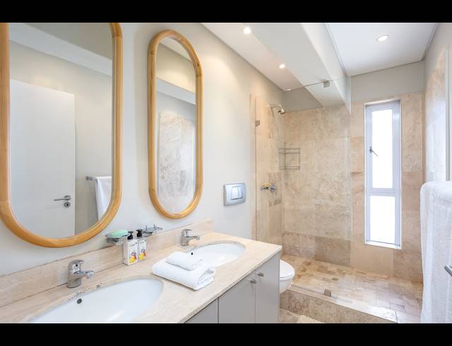 3 BEDROOM APARTMENT TO LET IN SEA POINT